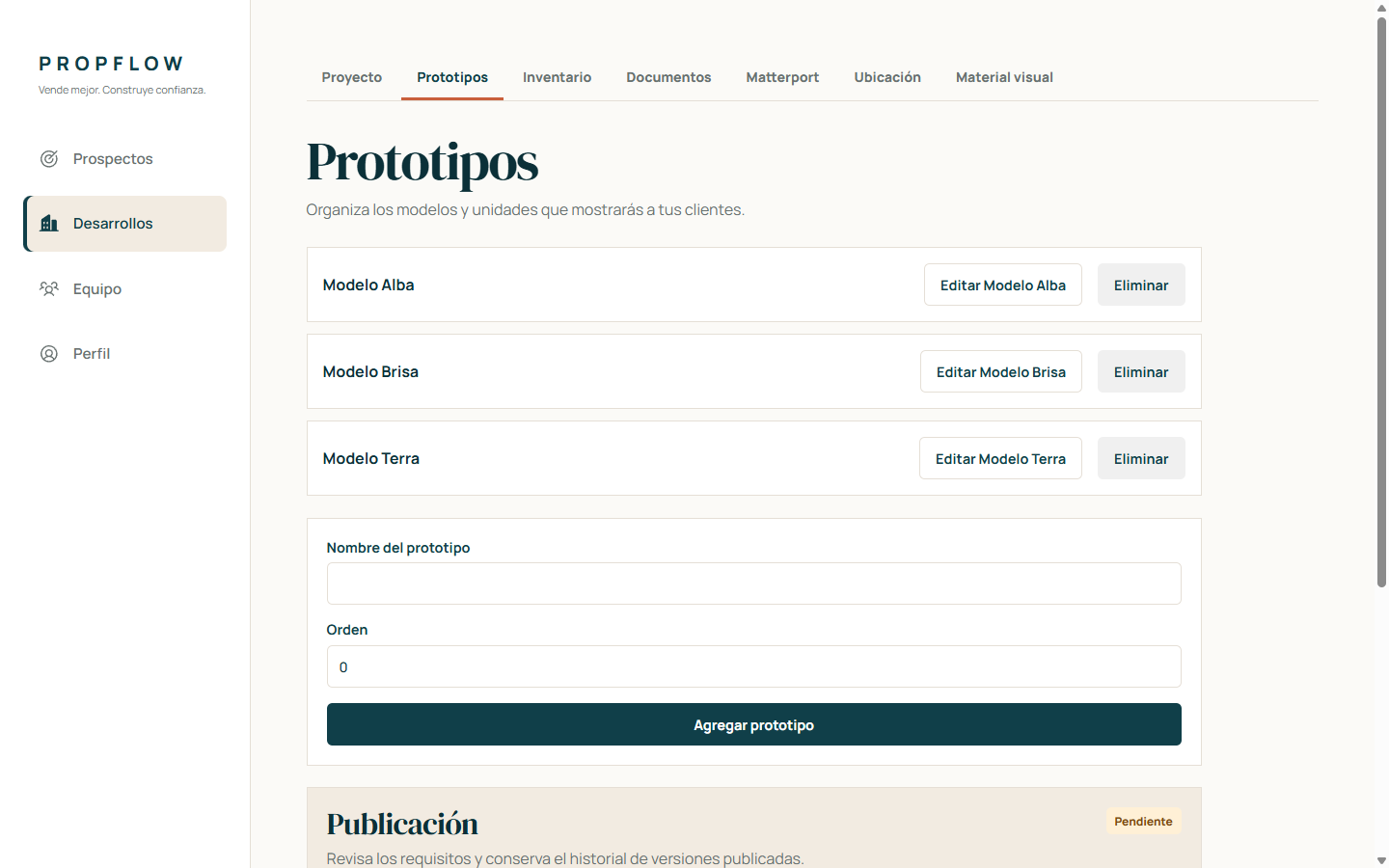 Editor de prototipos de Propflow con tres modelos residenciales